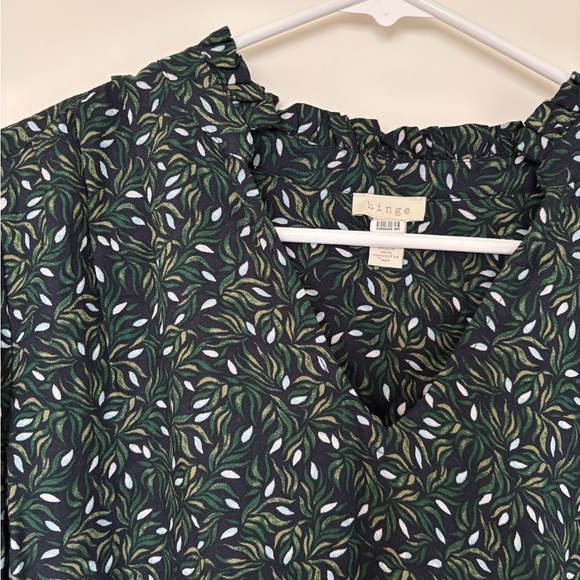 Hinge Long Sleeve Blouse Leaf Print Green and Black Size Medium - Picture 3 of 8